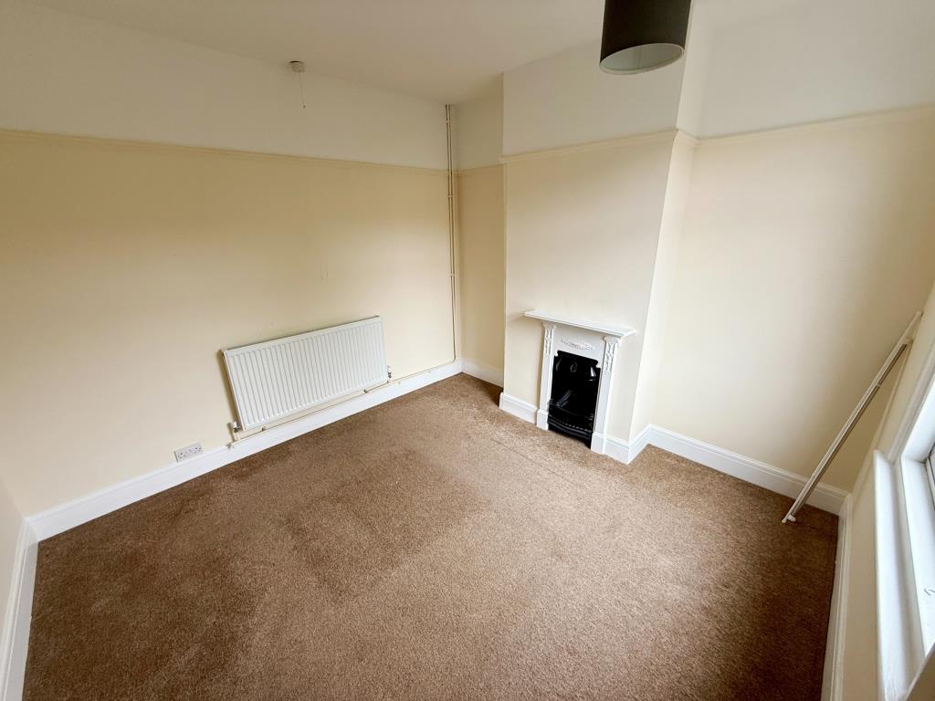 Lot: 53 - FREEHOLD PROPERTY ARRANGED AS TWO FLATS - First floor bedroom